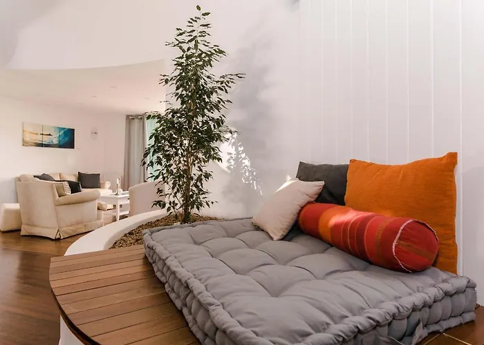 The Circular Villa - Jacuzzi, Hiking & Vineyards